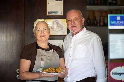 Dona Manuela e Sr Vítor proprietários do Restaurante 